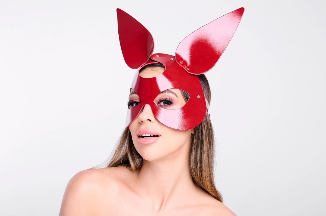 KinkySabine - Ledermaske "Häschen" rot/gold