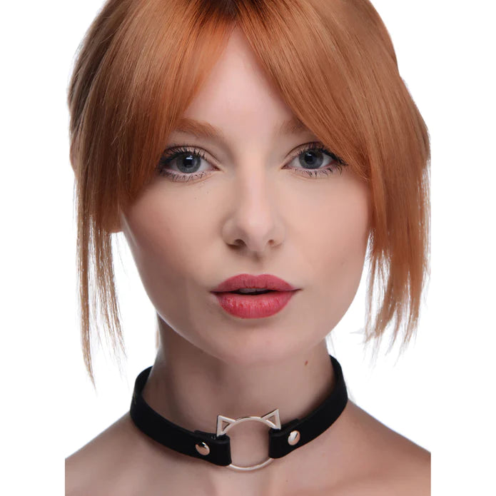 Master Series Kinky Kitty Ring Choker – Zoom auf Verschluss/Label