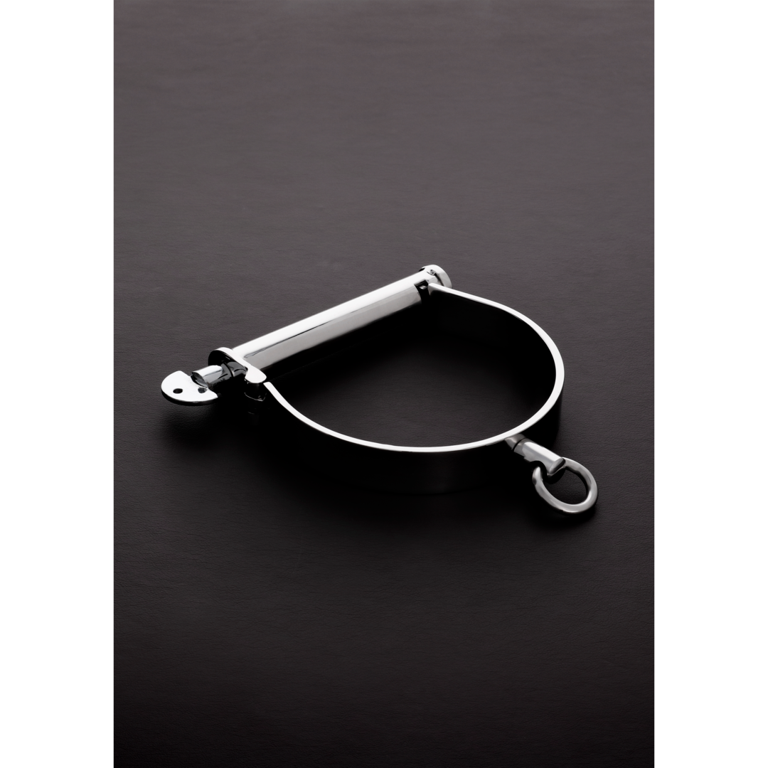 Shots Steel   Halsband Derby Style Groß, silber, Edelstahl, Default Title – Hauptansicht: verführerisch präsentiert