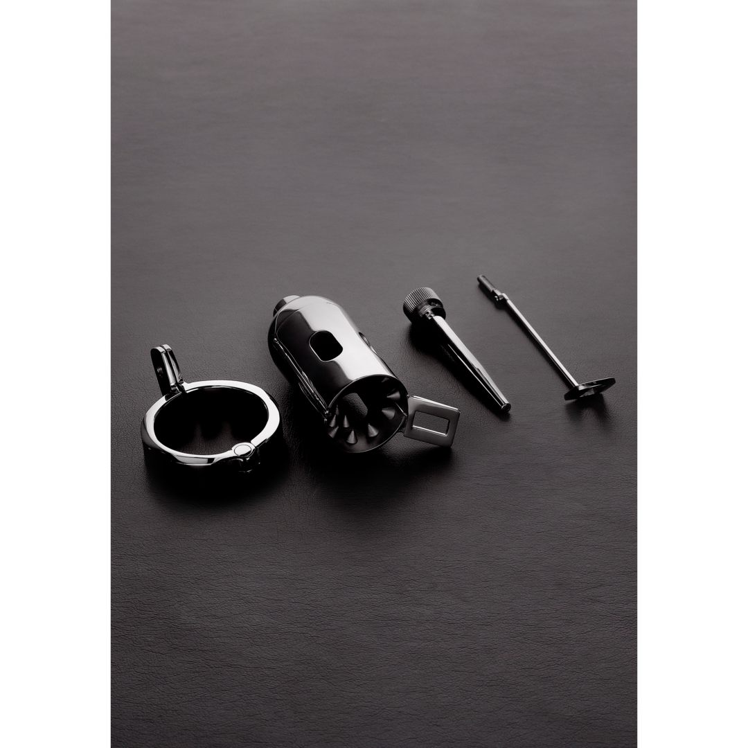 Shots Steel The Pleasure Dome Peniskafig Edelstahl – Detailaufnahme Rückseite