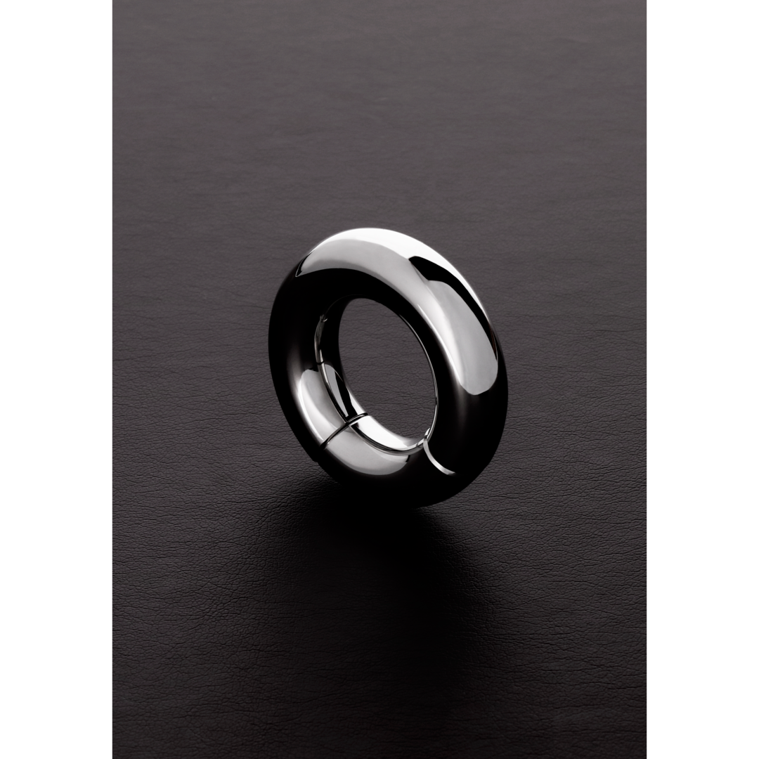 Shots Steel   Magnetischer Hodenstrecker Aus Edelstahl Rund 3,30 Cm, silber, Default Title – Hauptansicht: verführerisch präsentiert