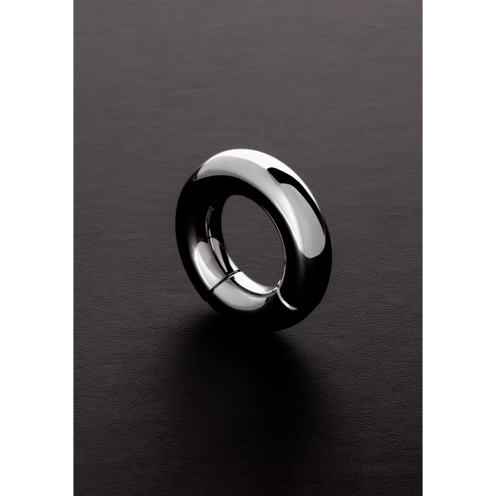 Shots Steel   Magnetischer Hodenstrecker Aus Edelstahl Rund 3,30 Cm, silber, Default Title – Hauptansicht: verführerisch präsentiert