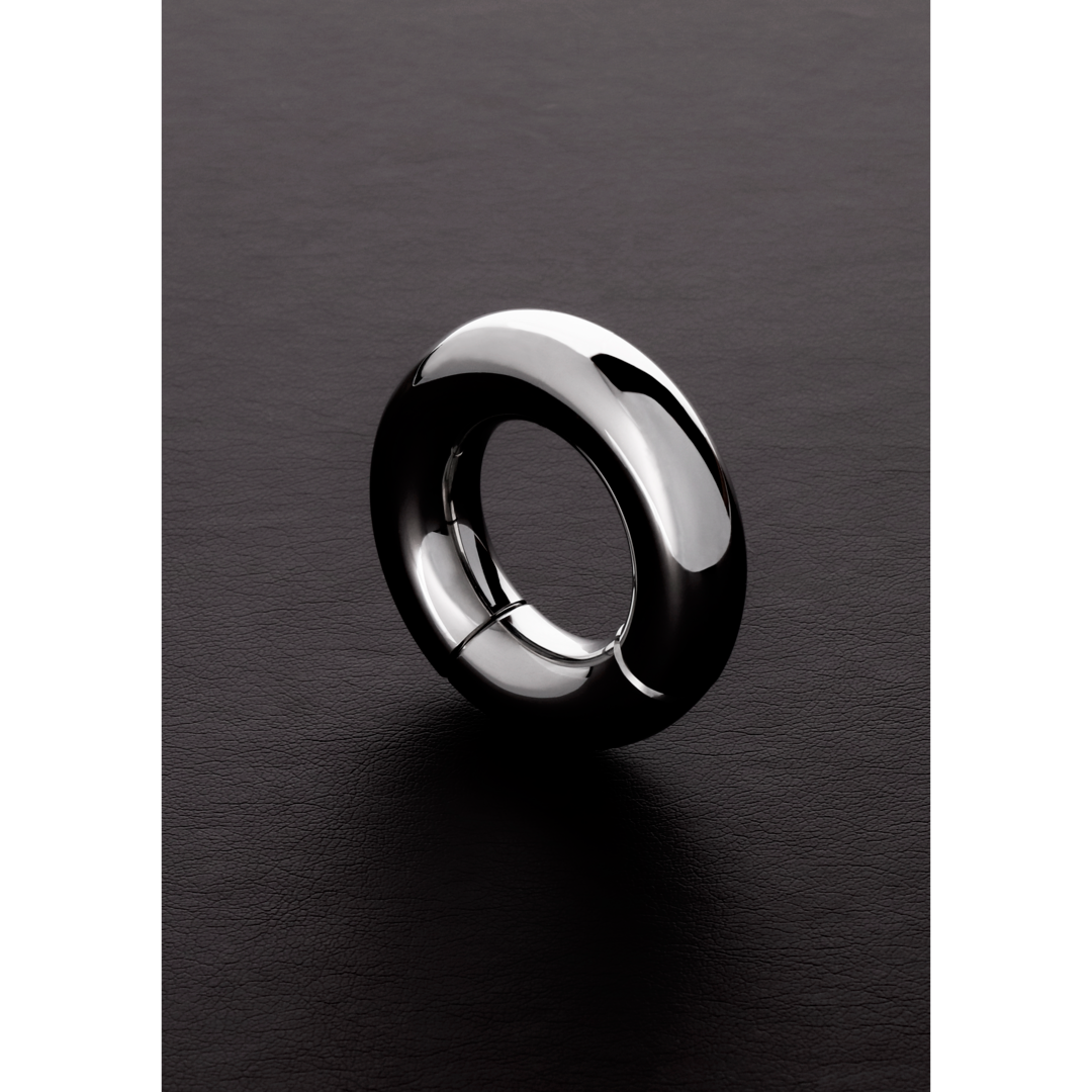 Shots Steel   Magnetischer Hodenstrecker Aus Edelstahl Rund 3,60 Cm, silber, Default Title – Hauptansicht: verführerisch präsentiert