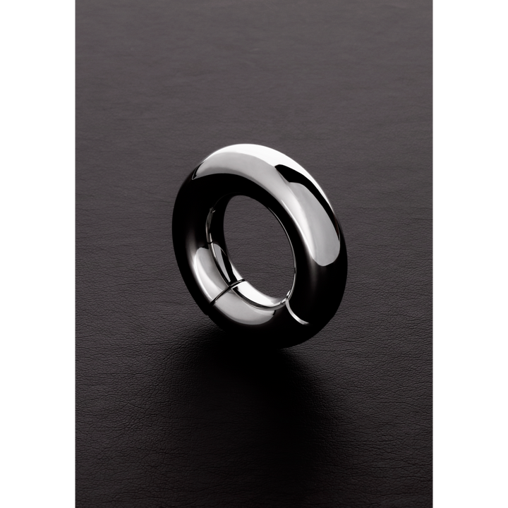 Shots Steel   Magnetischer Hodenstrecker Aus Edelstahl Rund 3,60 Cm, silber, Default Title – Hauptansicht: verführerisch präsentiert