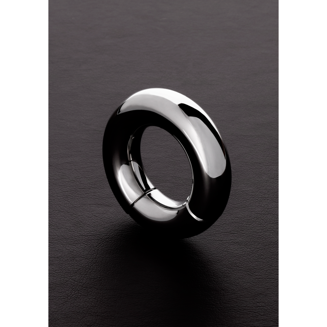 Shots Steel   Magnetischer Hodenstrecker Aus Edelstahl Rund 4,50 Cm, silber, Default Title – Hauptansicht: verführerisch präsentiert