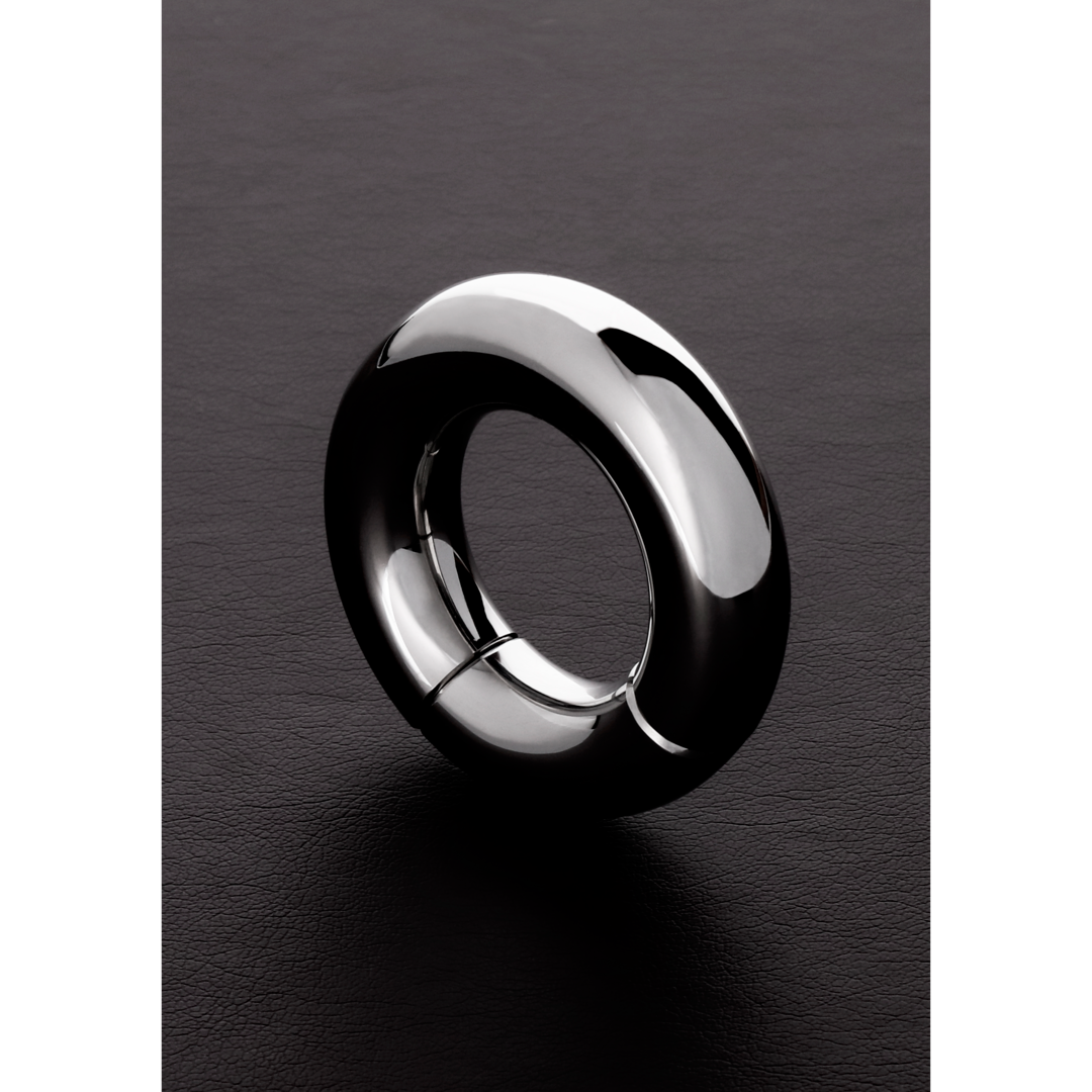 Shots Steel   Magnetischer Hodenstrecker Aus Edelstahl Rund 5,10 Cm, silber, Default Title – Hauptansicht: verführerisch präsentiert