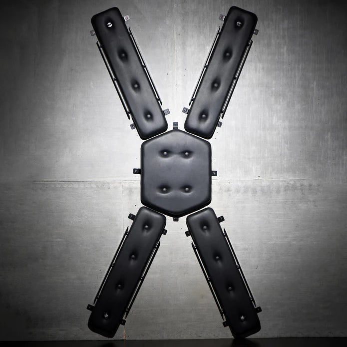 Master Series   St. Andrew'S Kreuz, schwarz, pu-leder; pvc; stahl; holz, Default Title – Hauptansicht: verführerisch präsentiert