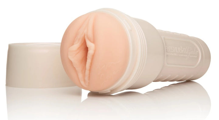 Fleshlight Eva Lovia Sugar Masturbator in hautfarben, realistisches Design aus hochwertigem SuperSkin-Material