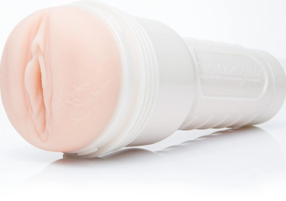 Fleshlight Kendra Sunderland Masturbator in Hautton, realistisches SuperSkin-Material, ergonomisches Design für intensives Ve