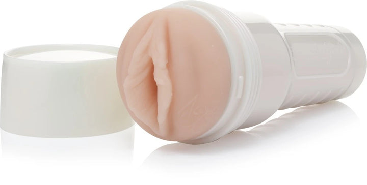 Fleshlight Elsa Jean Tasty Masturbator in Hautfarben, realistisches Design aus hochwertigem SuperSkin-Material mit diskretem 