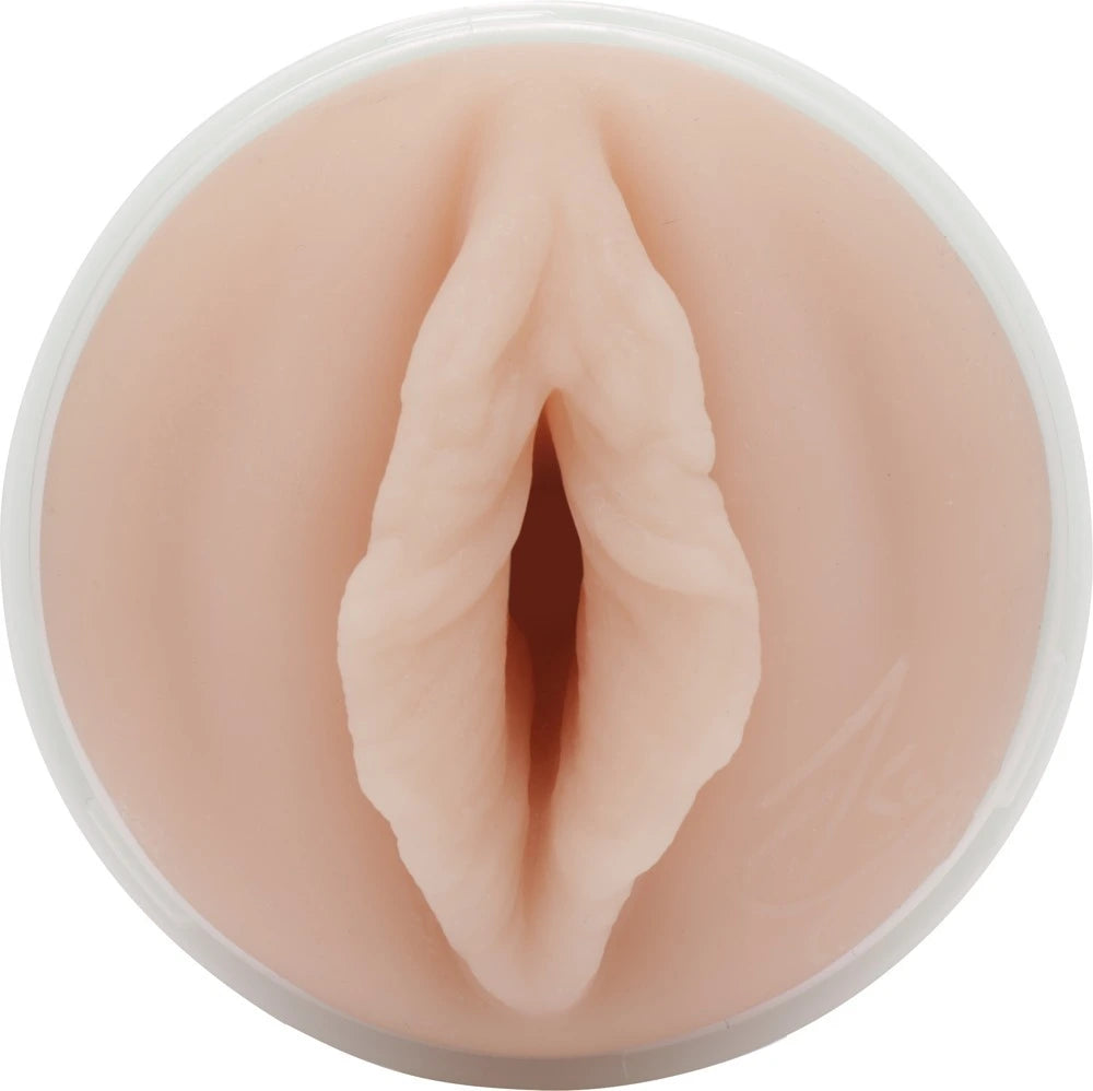 Fleshlight Elsa Jean Tasty Masturbator in hautfarben, realistisches Design aus hochwertigem SuperSkin-Material