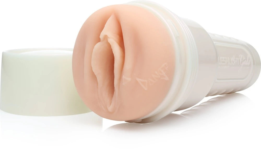 Fleshlight Abella Danger Masturbator in Hautfarben, hochwertiges SuperSkin-Material, realistische Textur, diskretes Design