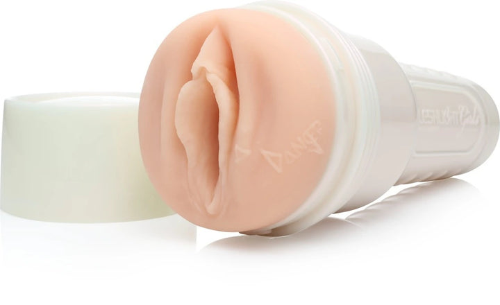 Fleshlight Abella Danger Masturbator in Hautfarben, hochwertiges SuperSkin-Material, realistische Textur, diskretes Design