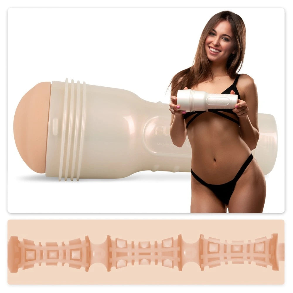 Fleshlight Riley Reid Euphoria Masturbator in Hautton mit strukturiertem Innenkanal und diskretem Design