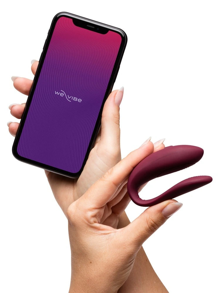 We-Vibe Sync Lite mit App-Steuerung auf einem Smartphone