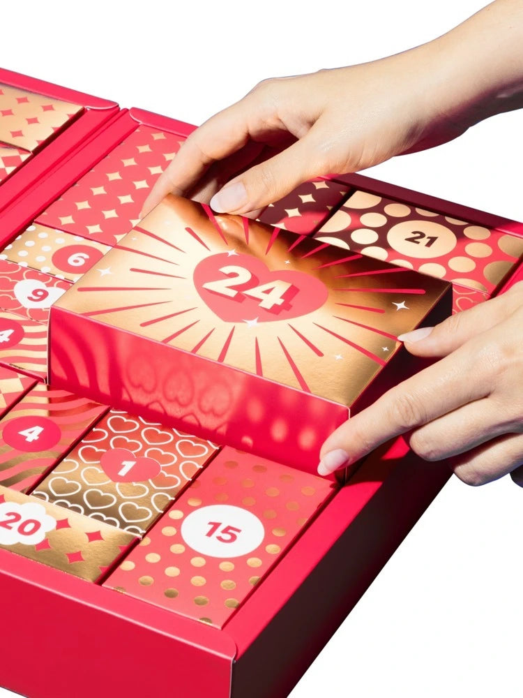 Öffnen der Geschenkbox Nummer 24 des Magic Shiver Couples Kalenders