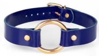 KinkySabine - Lederhalsband blau/gold 'mittel'