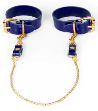 KinkySabine - Lederhandfesseln mit Kette blau/gold