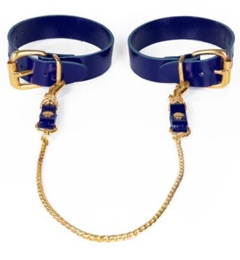 KinkySabine - Fußfesseln aus Leder mit Kette blau/gold