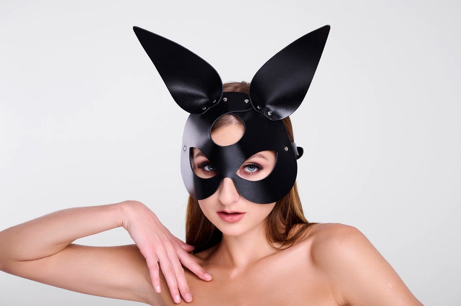 KinkySabine - Ledermaske "Häschen" schwarz/silber