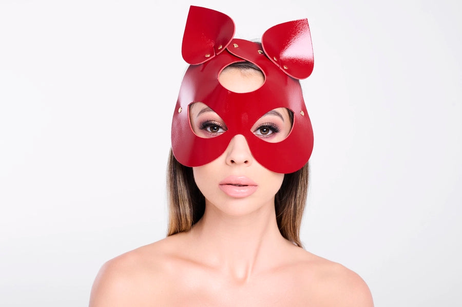 KinkySabine - Ledermaske "Kätzchen" rot/gold