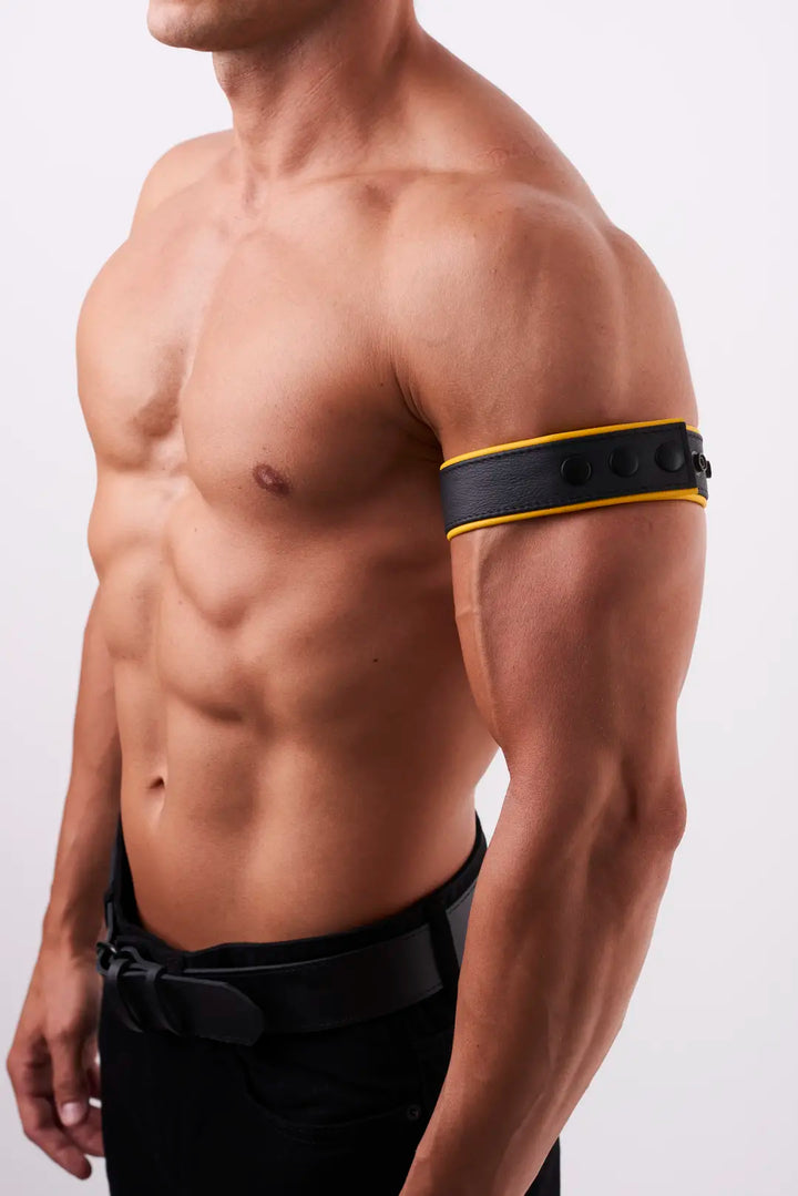 KinkySabine - weiches Lederarmband für Herrn schwarz/gelb