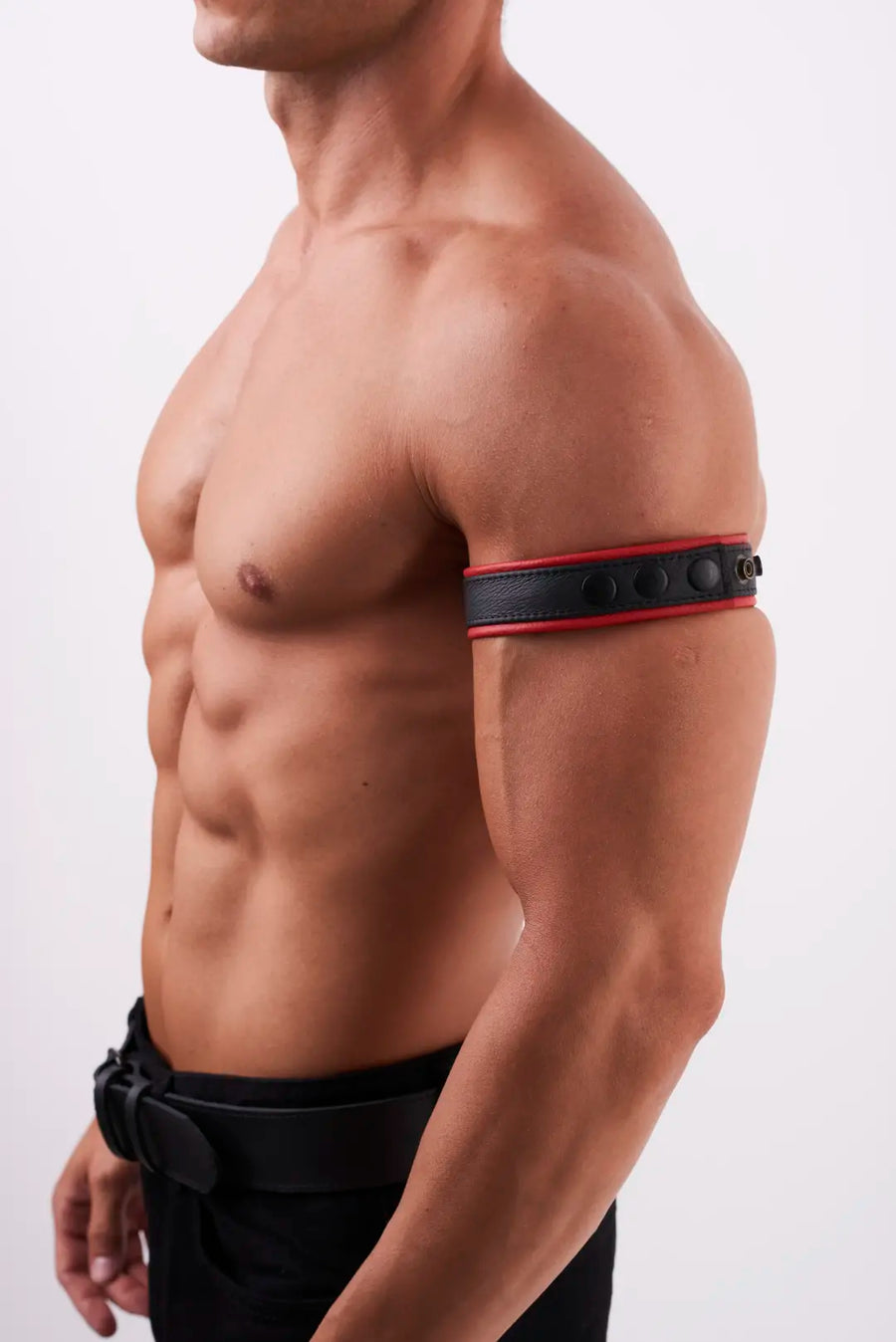 KinkySabine - weiches Lederarmband für Herrn schmal schwarz/rot