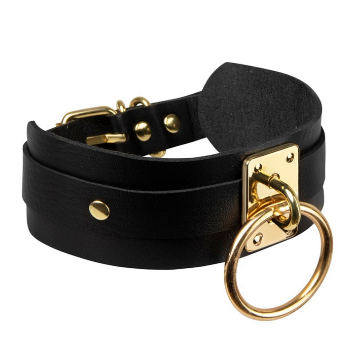 Kinky Diva O-Ring Halsband Schwarz/Gold – Detail