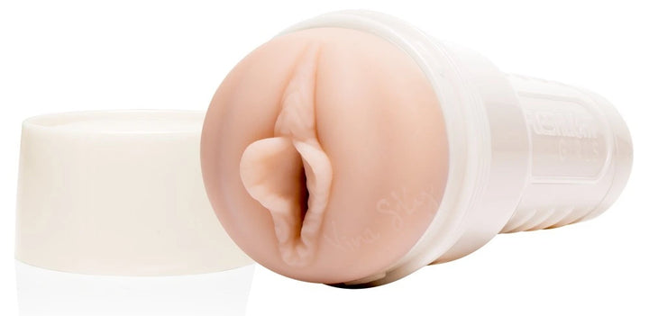 Fleshlight Vina Sky Exotica Masturbator in Hautton – realistisches Design aus weichem TPE-Material mit diskretem Case