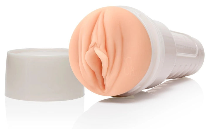 Fleshlight Sky Bri Celestial Masturbator in Hautton, realistisches Design, hochwertiges SuperSkin-Material, transparentes Geh