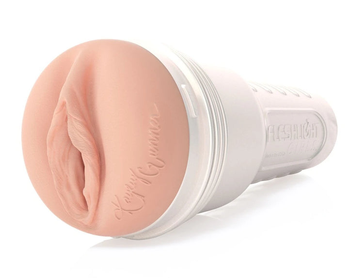Fleshlight Girls Kayley Gunner Masturbator, hautfarbenes Superskin-Material, realistische Vagina-Öffnung, dezentes Design
