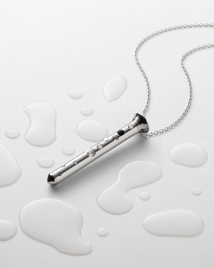 Crave Vesper Mini Vibrator-Halskette – Silber