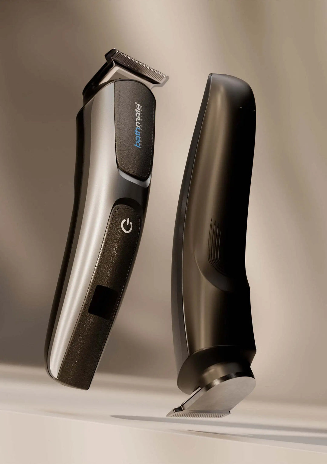 Bathmate Trim 2.0 Präzisions-Trimmer in Silber-Schwarz, modernes Design mit Edelstahlklinge, zwei Ansichten
