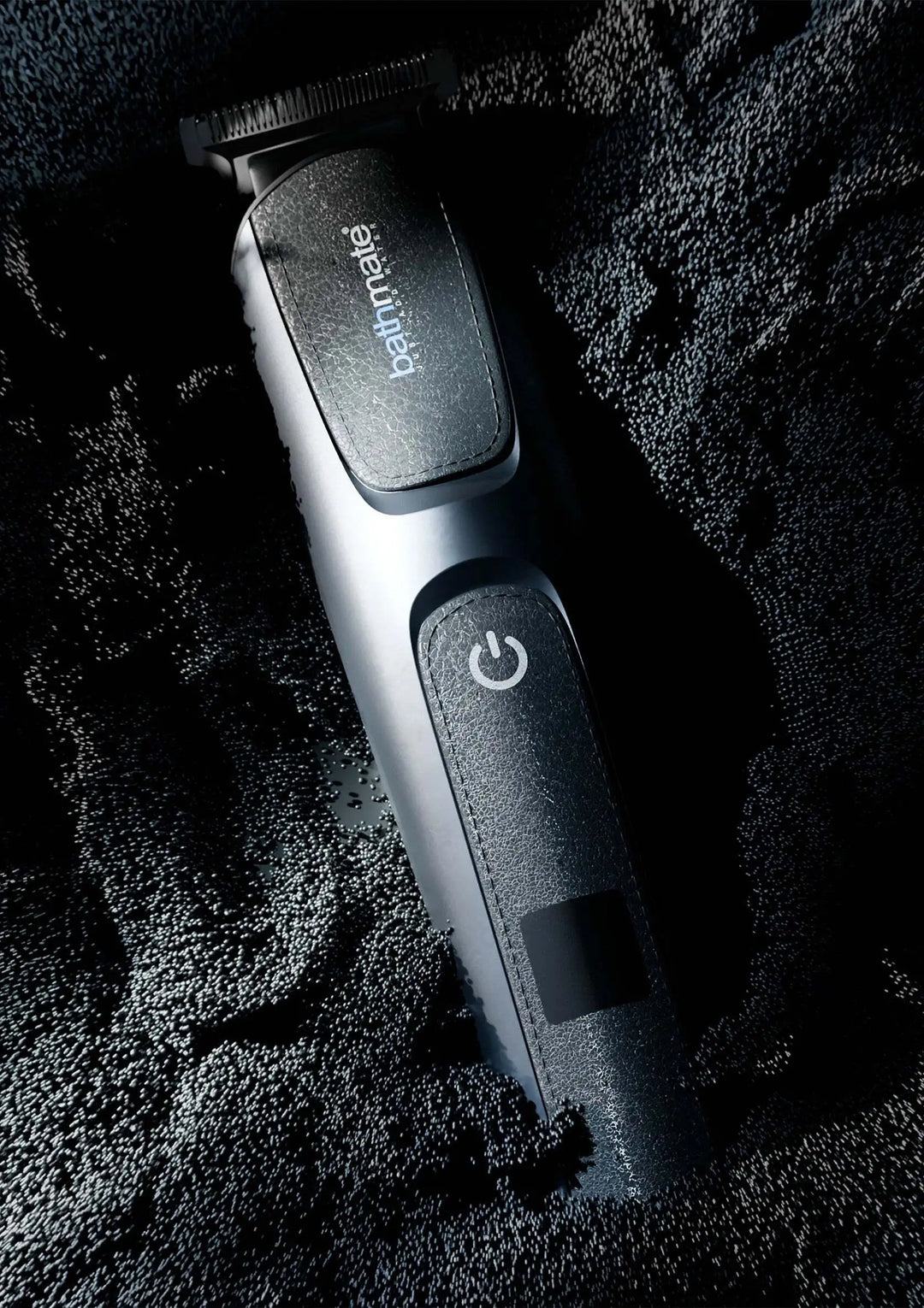 Bathmate Trim 2.0 Präzisions-Trimmer in Silber-Schwarz mit Lederoptik-Grifffläche und T-Klinge, wasserfest