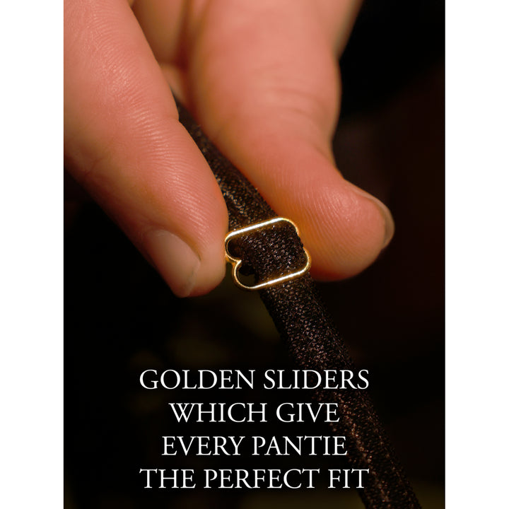 String Faye aus Spitze mit goldenen Details von Le Désir Queensize