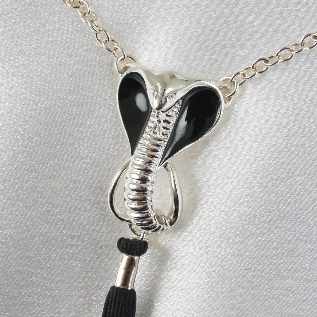 KS Cobra Hoden-Schmuck – Silber mit Hämatit – Detailansicht 5