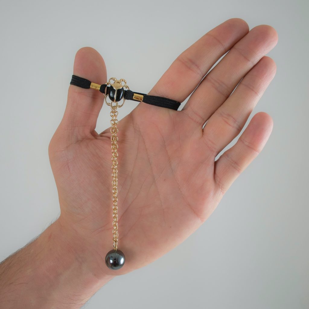 KS Skarabäus Penis-Schmuck – Gold & Schwarz Luxus – Detailansicht 5