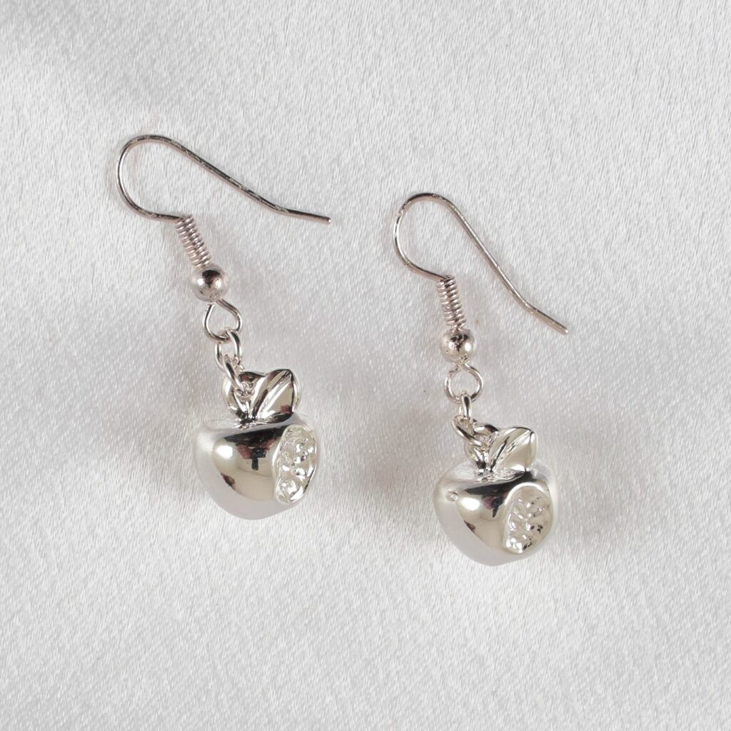 KS Silber Apfel Ohrringe – Elegante Verführung – Detailansicht 2