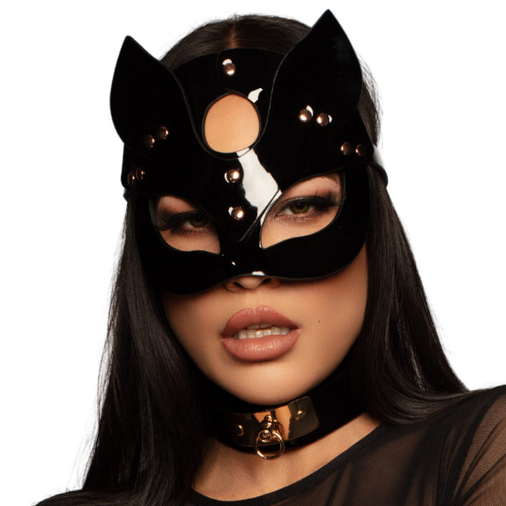 High Gloss Cat Maske Schwarz getragen