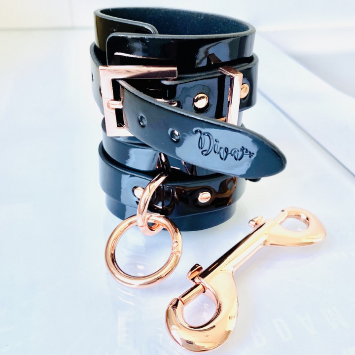 Kinky Diva High Gloss Fußfesseln Detailansicht