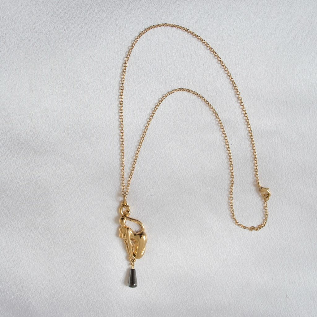 KS Feline Frau Anhänger Gold – Verlockende Eleganz – Detailansicht 4